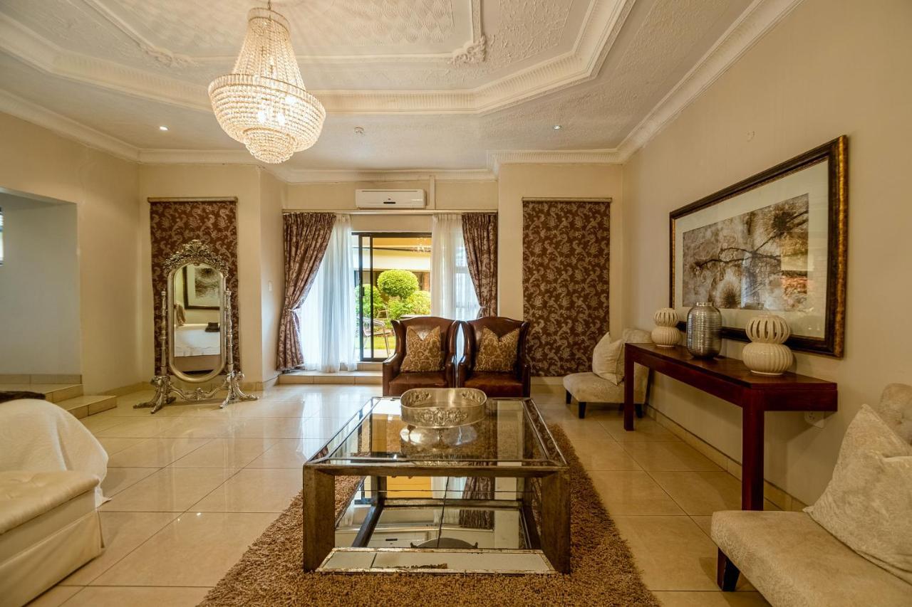 The Victoria Falls Deluxe Suites エクステリア 写真