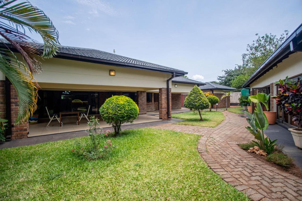 The Victoria Falls Deluxe Suites エクステリア 写真